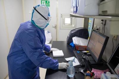 探访核酸检测点 全流程与24小时不间断服务